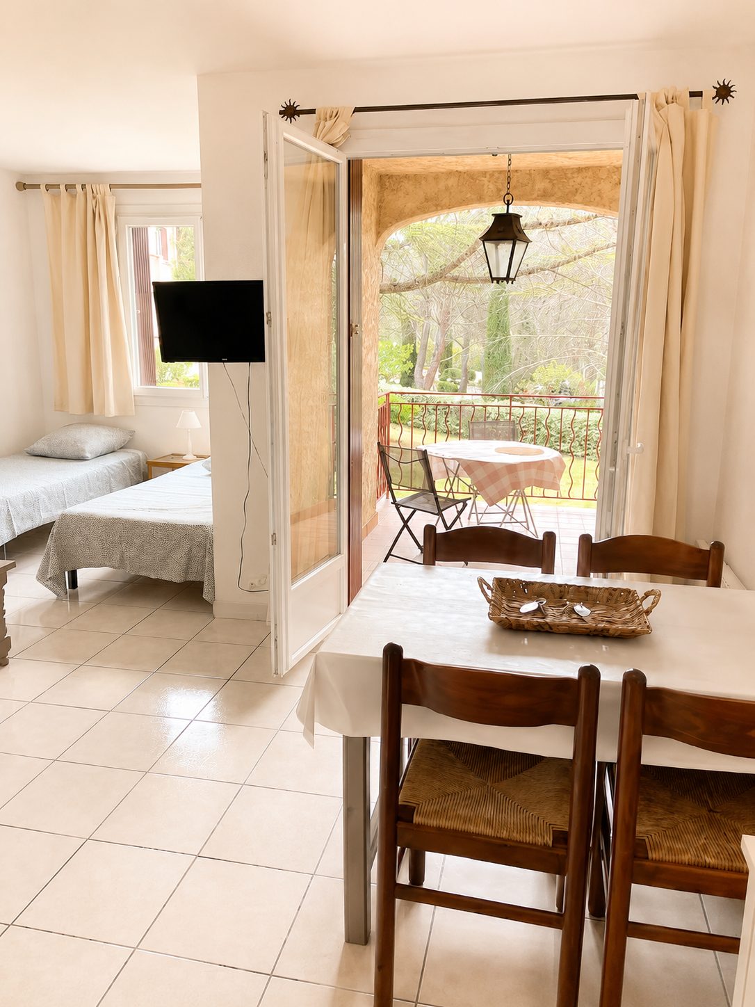 Studio 2 du Clos des Oliviers — Rez-de-chaussée 30m² avec balcon sud, location curiste à Gréoux-les-Bains