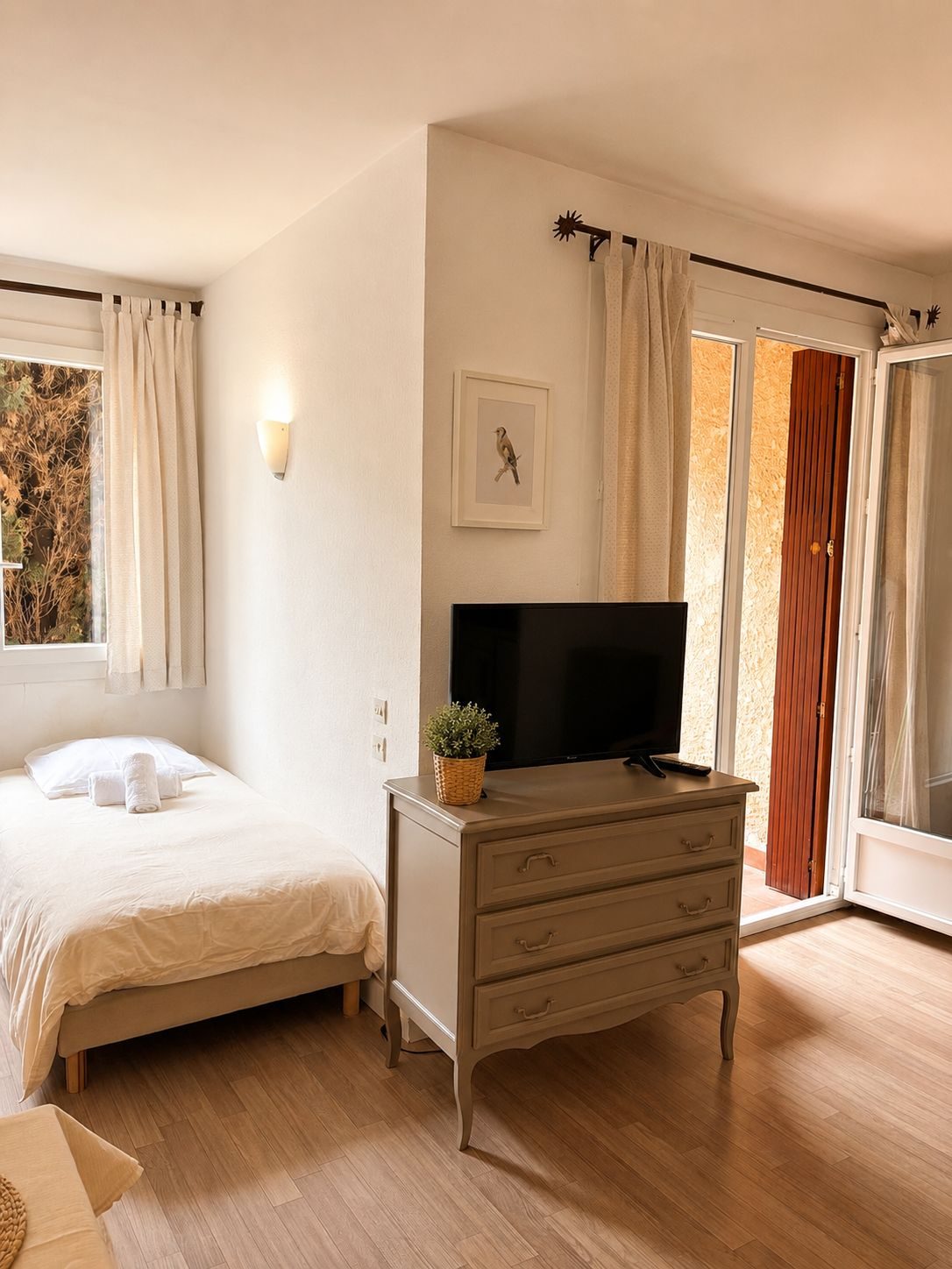 Studio 4 du Clos des Oliviers — RDC 30m² avec terrasse et accès direct au jardin, idéal curiste avec animal de compagnie